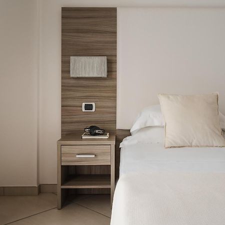 Hotel Embassy Riccione Luaran gambar