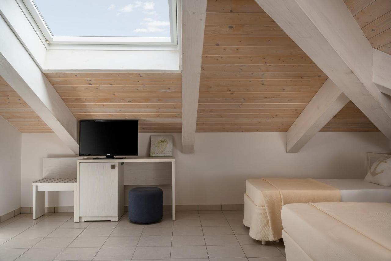 Hotel Embassy Riccione Luaran gambar