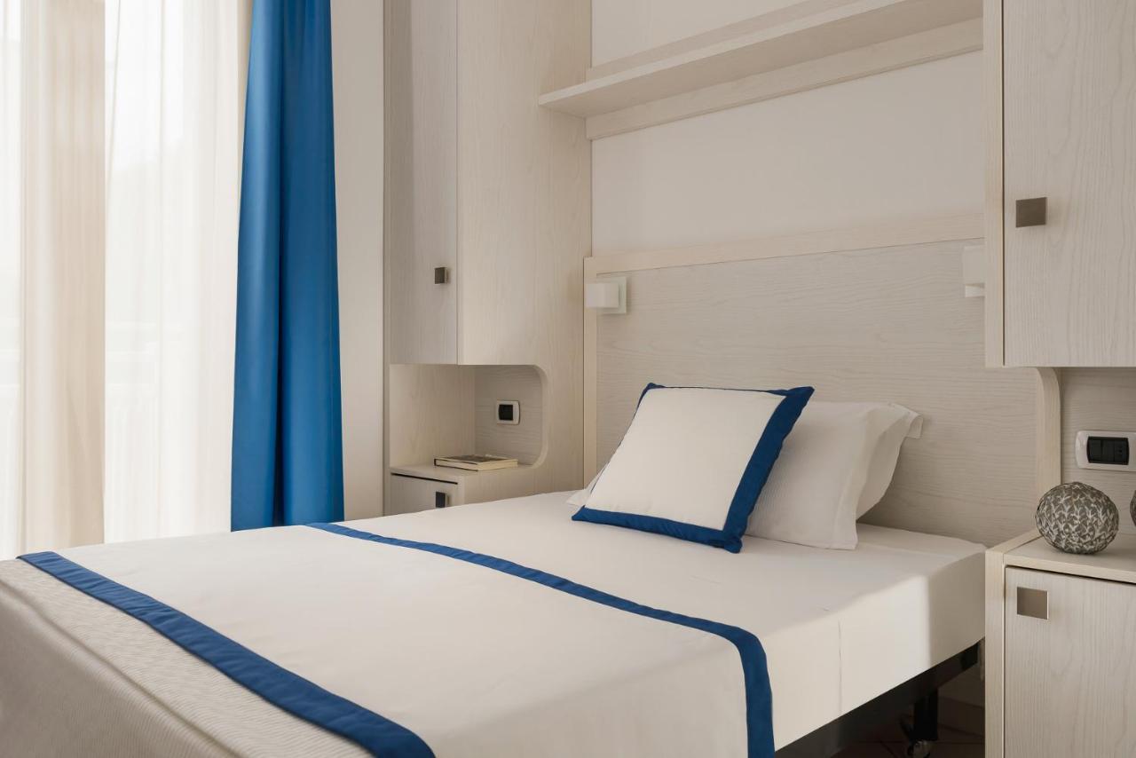 Hotel Embassy Riccione Luaran gambar