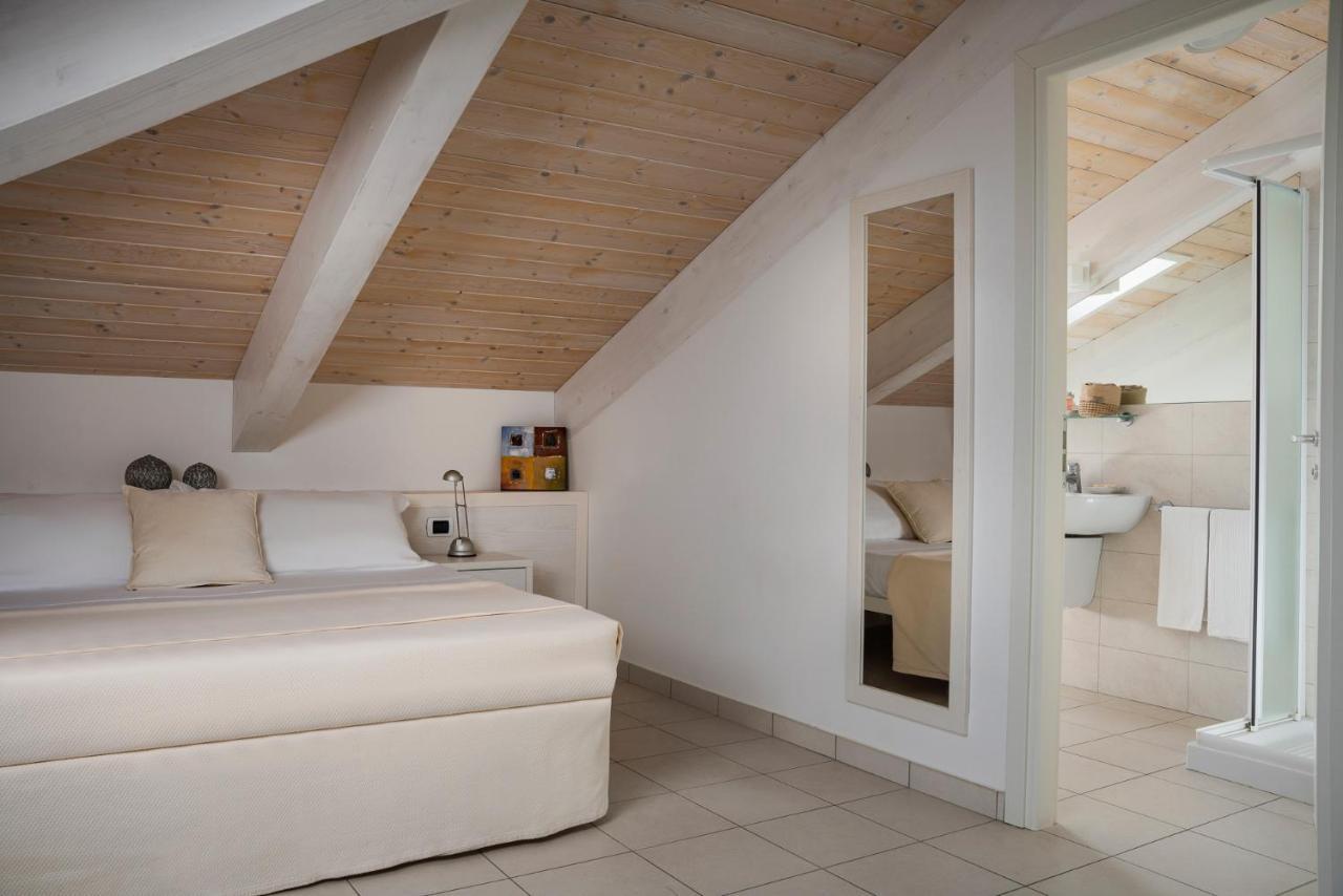 Hotel Embassy Riccione Luaran gambar