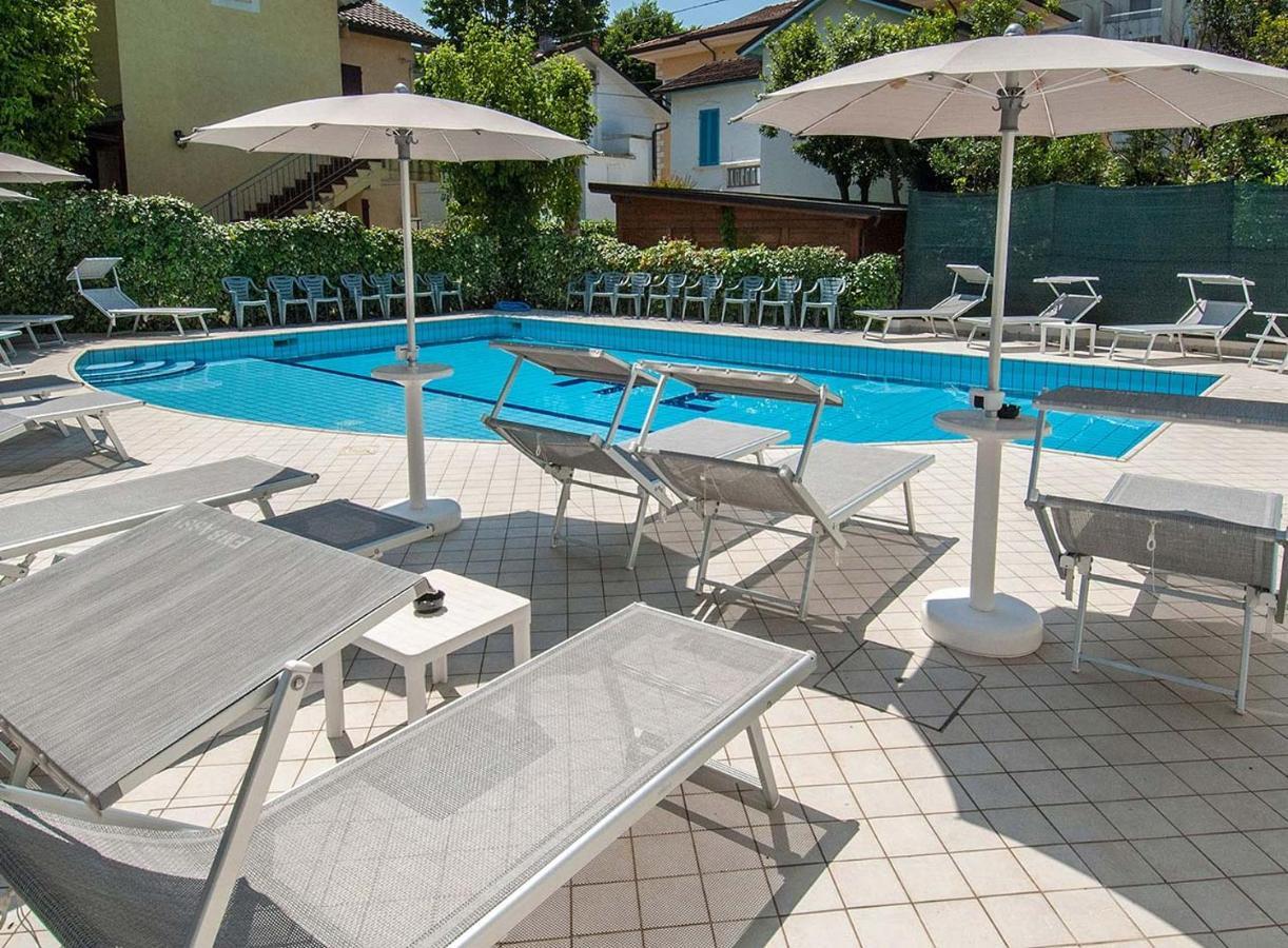 Hotel Embassy Riccione Luaran gambar