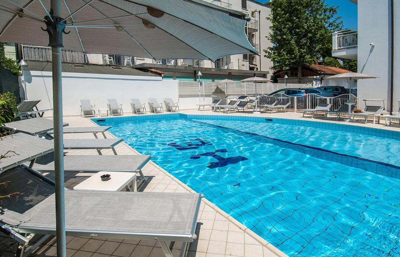 Hotel Embassy Riccione Luaran gambar