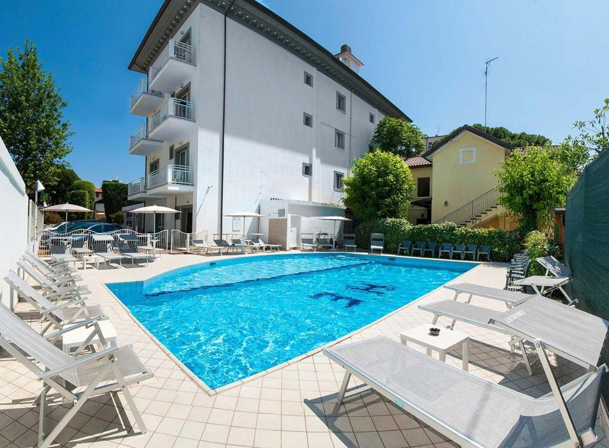 Hotel Embassy Riccione Luaran gambar