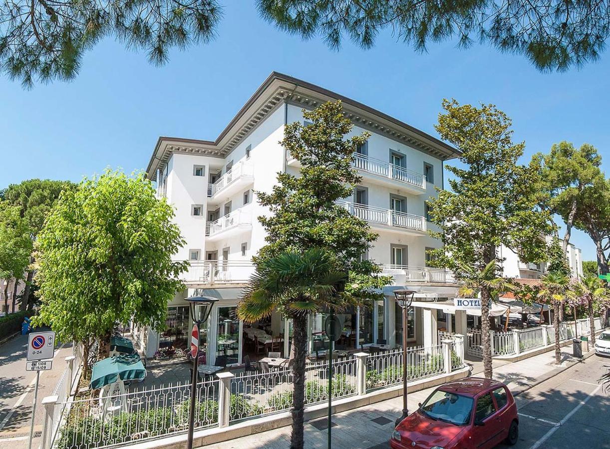 Hotel Embassy Riccione Luaran gambar