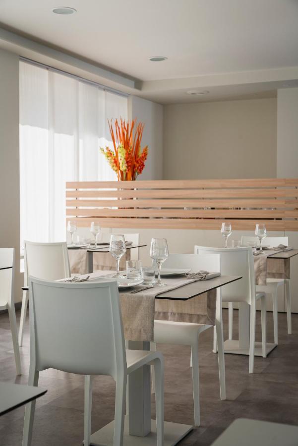 Hotel Embassy Riccione Luaran gambar