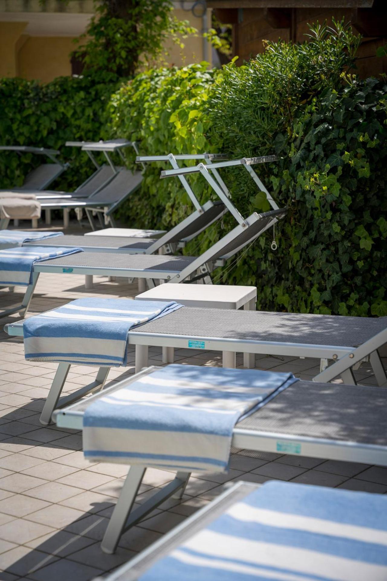 Hotel Embassy Riccione Luaran gambar